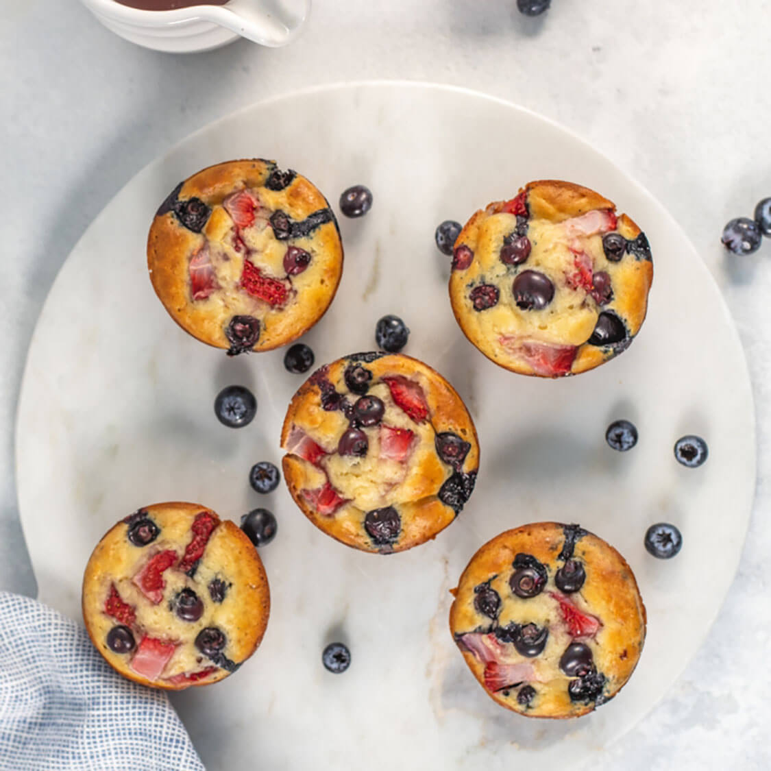 Muffins de panqueques con bayas de la aplicación FitOn